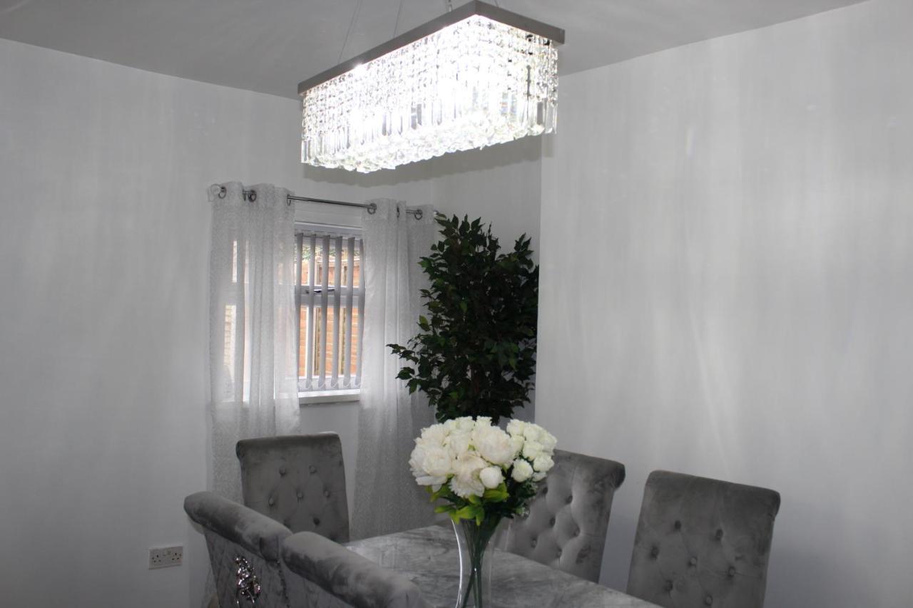 Luxury 3 Bedroom House เบอร์มิงแฮม ภายนอก รูปภาพ