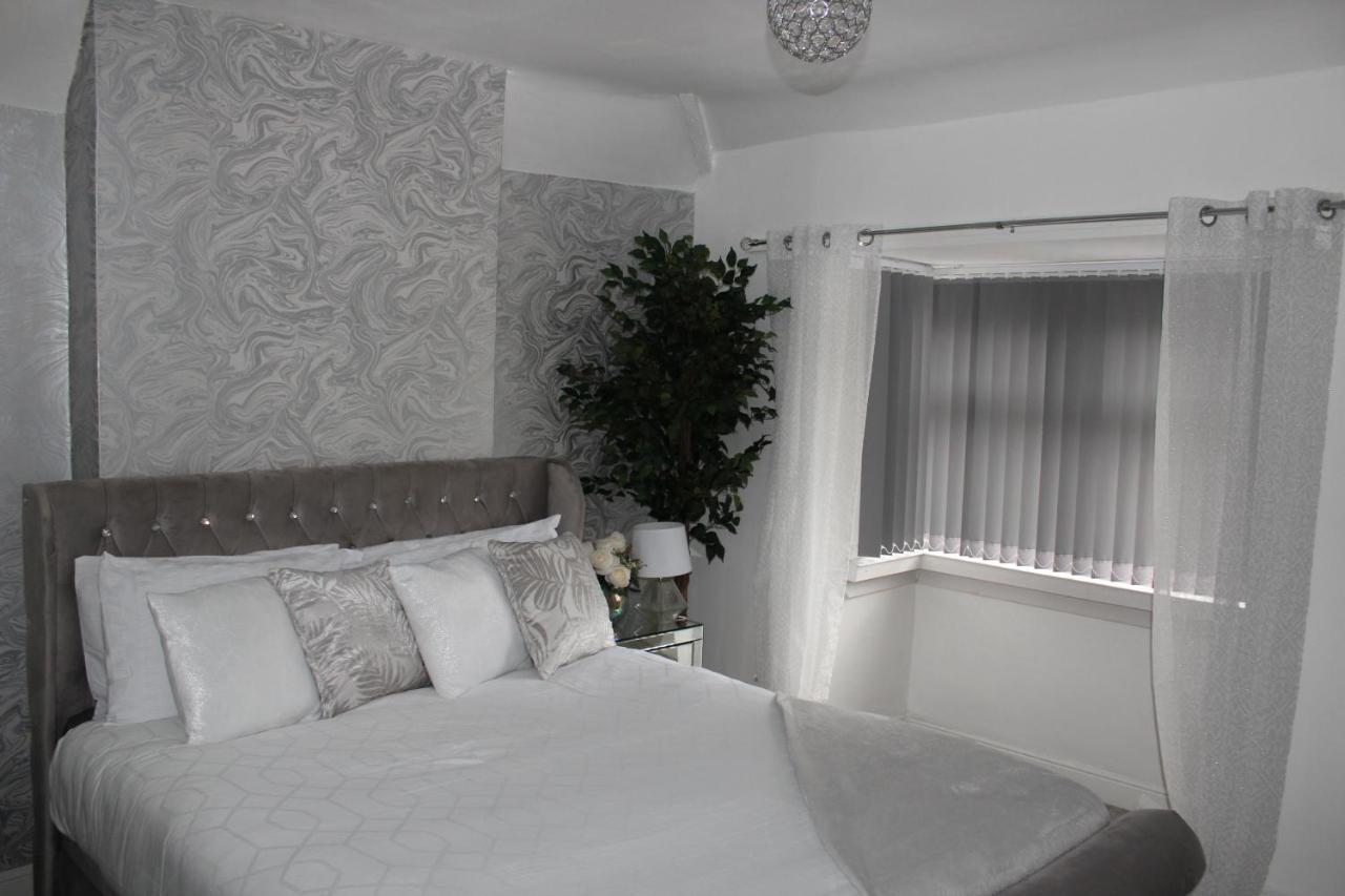 Luxury 3 Bedroom House เบอร์มิงแฮม ภายนอก รูปภาพ