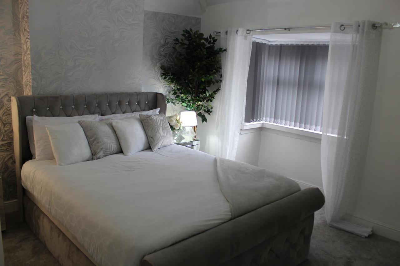 Luxury 3 Bedroom House เบอร์มิงแฮม ภายนอก รูปภาพ